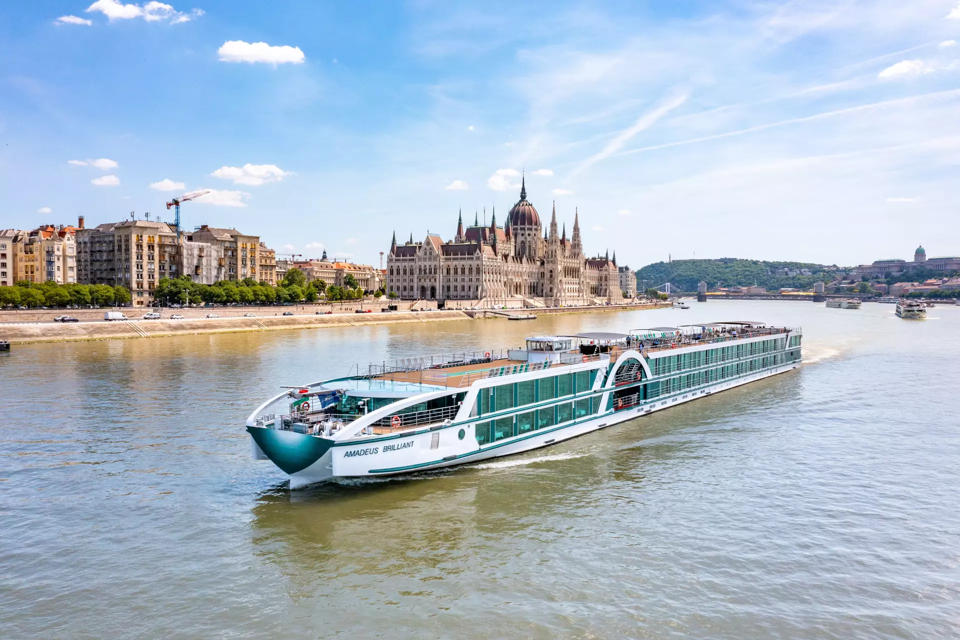 csm_Lueftner_Cruises_AMADEUS_Brilliant_outside_view_Danube_Budapest_04_8849b670e4.webp