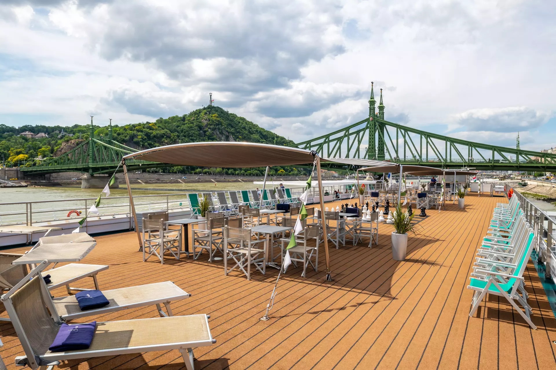 csm_Lueftner_Cruises_AMADEUS_Brilliant_Sun_Deck_02_3246f4f3a6.webp
