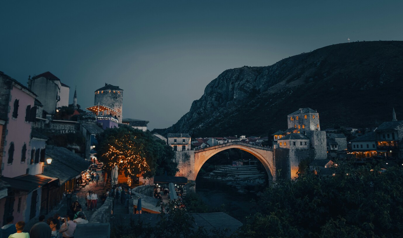 christian-lue-AeUkq4YKvHU-unsplash.jpg